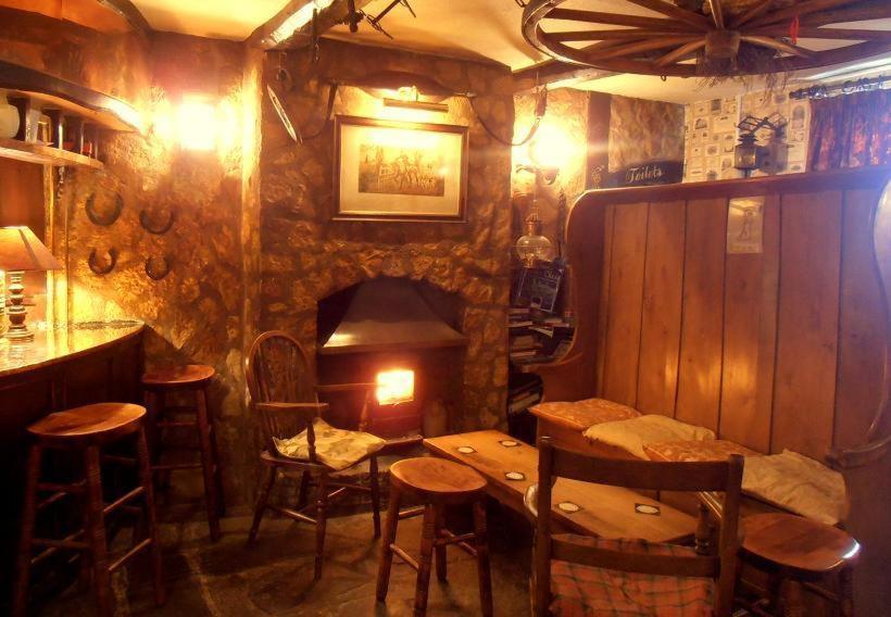 The Hunters Rest Inn Clutton Dış mekan fotoğraf