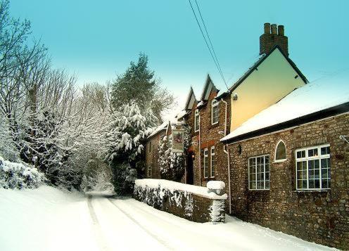 The Hunters Rest Inn Clutton Dış mekan fotoğraf