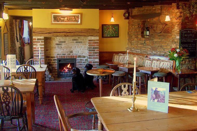 The Hunters Rest Inn Clutton Dış mekan fotoğraf